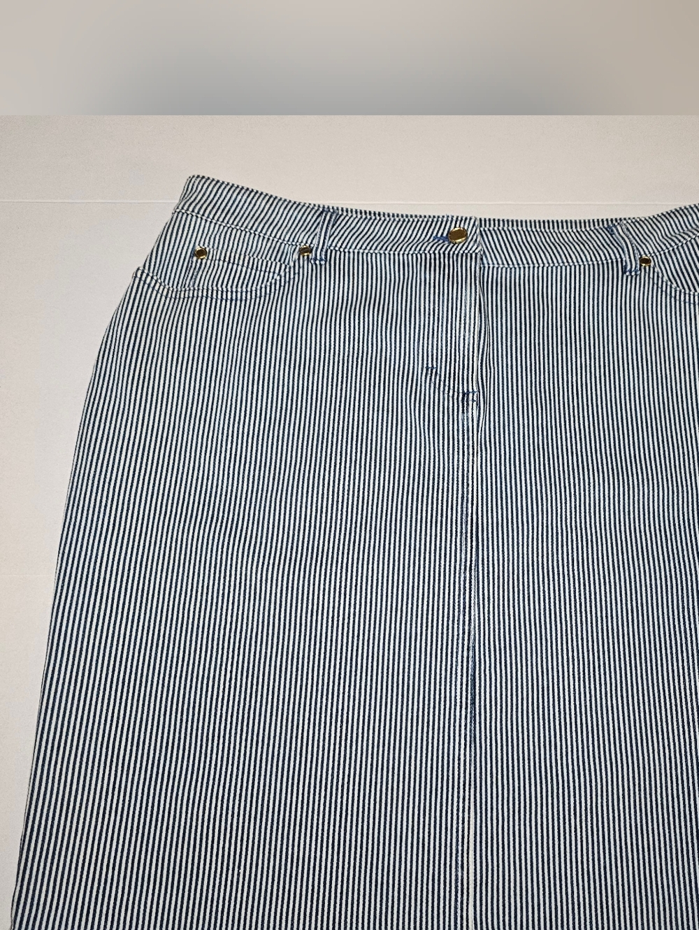J McLaughlin Josette Skirt Denim Women’s Sz 12 Preppy Blue White Stripe Stretch